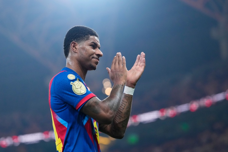 记者：有关巴萨对拉什福德买断条款已过期的说法，并不属实